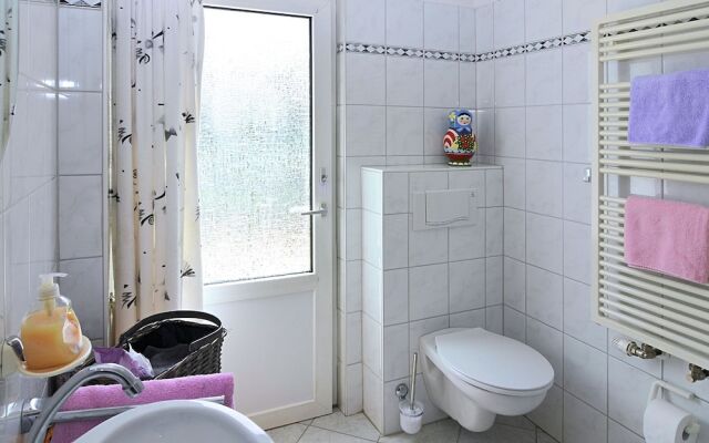 Snug Holiday Home With Storage, Roof Terrace, Private Garden