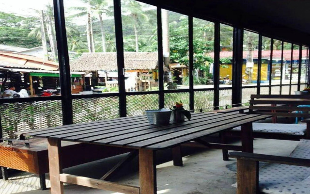 Sleepy Owl Hostel