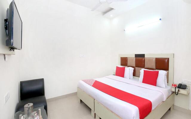 OYO 11369 Hotel Noor Plaza