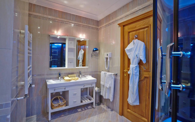 The Penthouse Suites Hotel