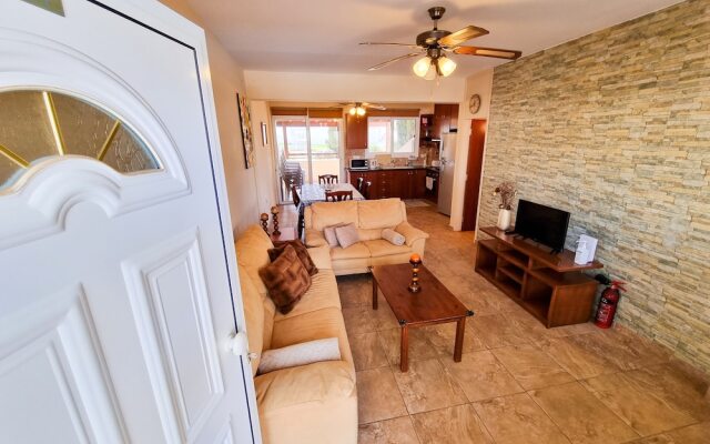 Christina'S Mezoneta