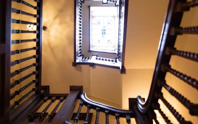 Stylish Brownstone Back Bay Apartments