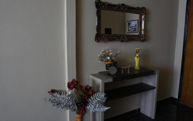 Apto 1,5 km do Shop. Manauara