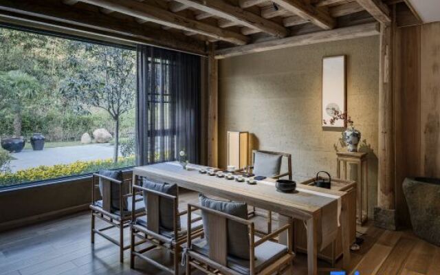 Wuyishan Six Shang · Waterfront Mountains and Beautiful Stays