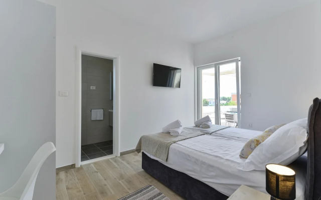 Modern & spacious villa with pool AE1445