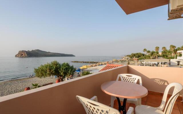 Apartment4 50 metres from THE Sea 'NEW LISTING'