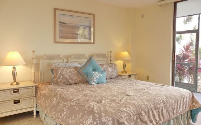 Peaceful Condo With Pool and Steps to Tigertail Beach