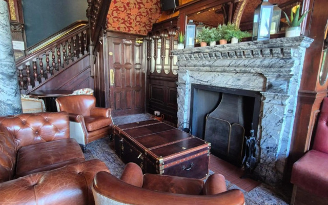 The Warrington Hotel