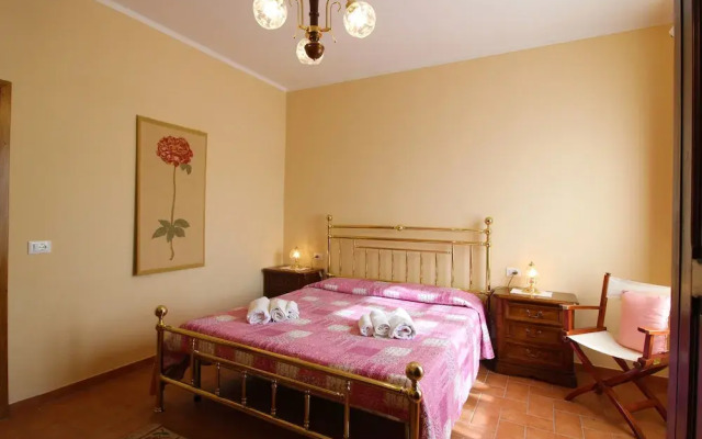 Stunning Private Villa for 4 Guests With Wifi, Private Pool, TV, Veranda, Pets Allowed and Parking