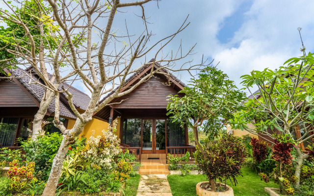 Pini Sentana Village