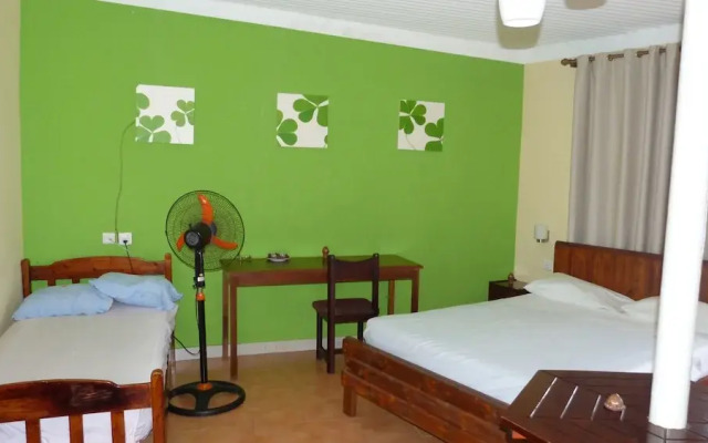 Le Cactus Guesthouse