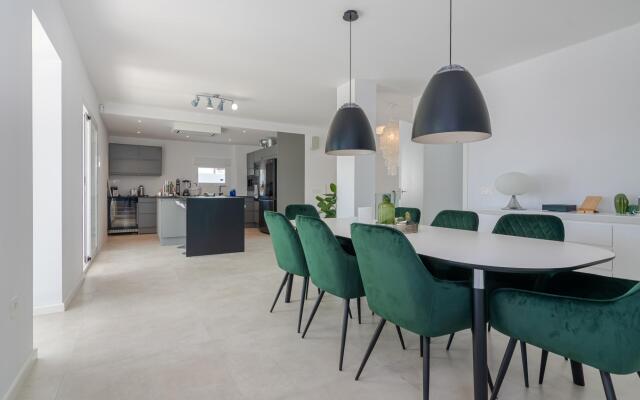 356248 - Modern Villa near beach