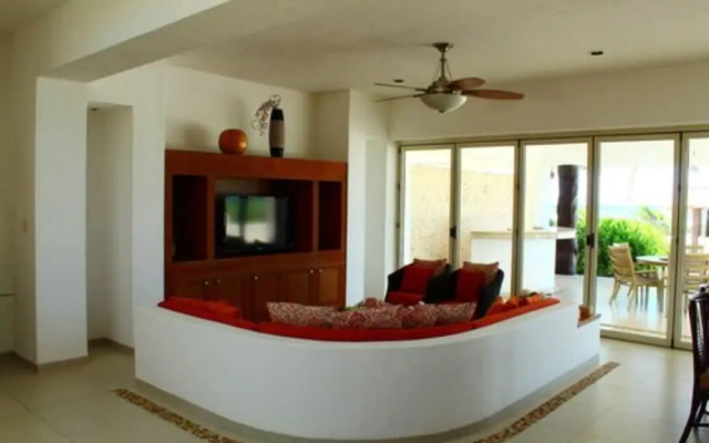 Iz Cay Luxury Ocean Front Villa