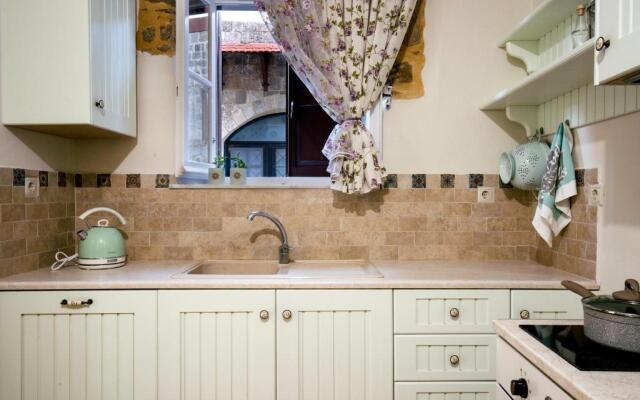 A33 Rhodes Old Town House