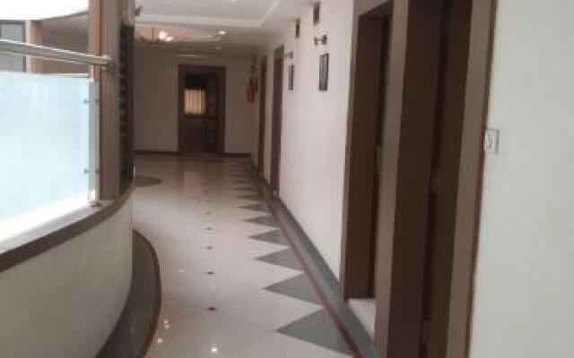 Capital O 82556 Hotel Pride