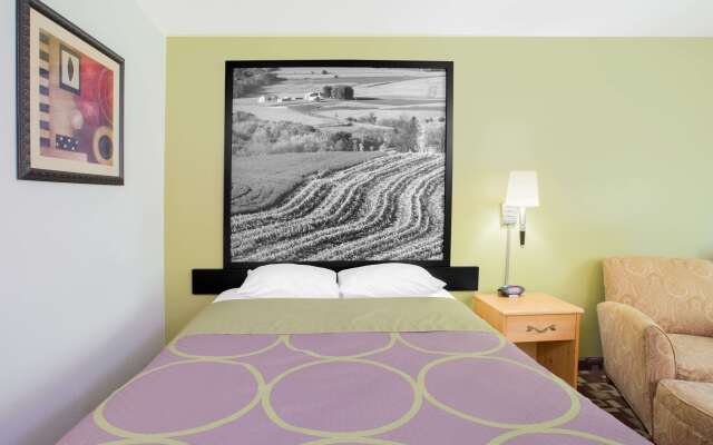Super 8 by Wyndham Independence IA