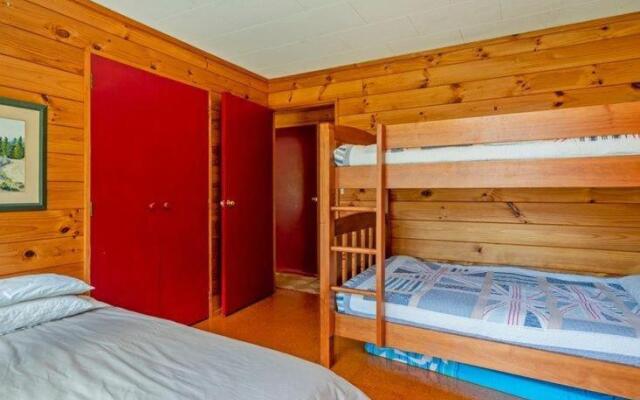 Hosts on the Coast Tui's Feast