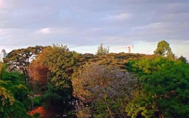 Elegant city views, 5 mins drive to city center