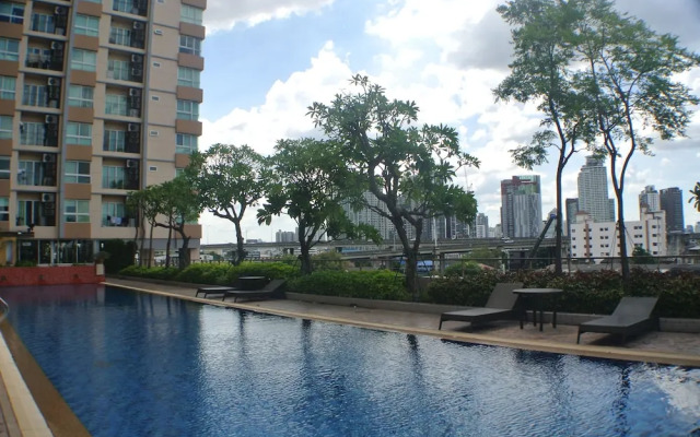 Diamond Sukhumvit by FIB