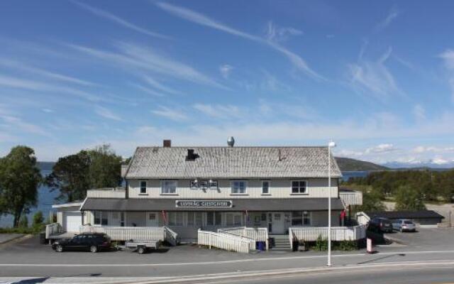 Ulvsvåg Gjestgiveri Og Fjordcamping