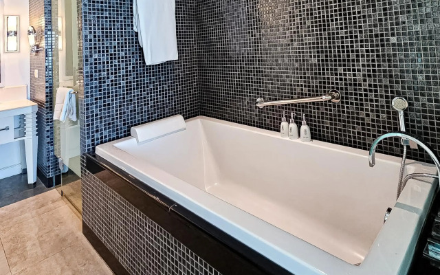 Wave Hotel Pattaya