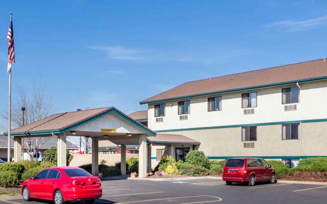 Super 8 by Wyndham Union Gap Yakima Area