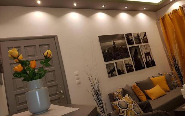 'Golden Aurora' Apartment With Elegant Style