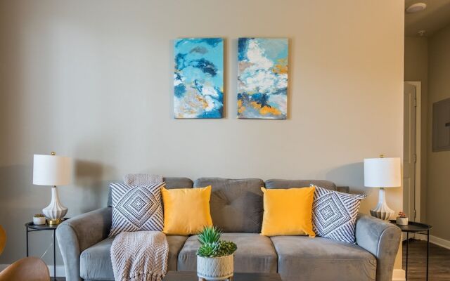 Baymeadows 2 BR Apt by Frontdesk
