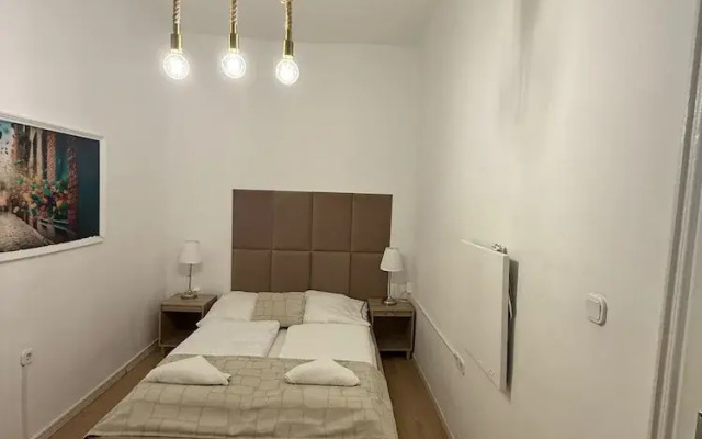 Affordable 2BR Apt Superb Location