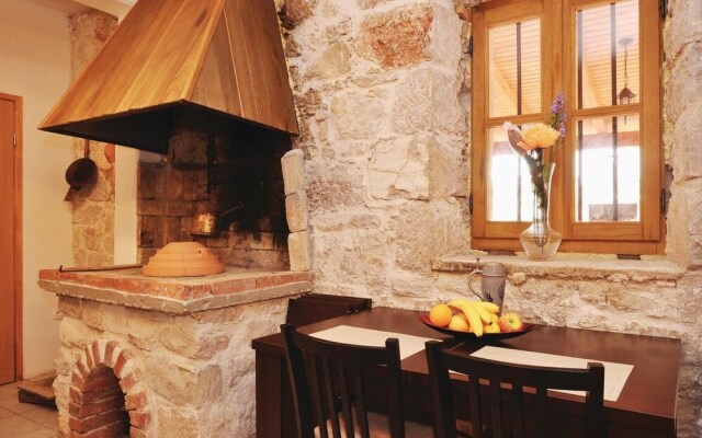 Amazing Home in Pakostane With Wifi and 5 Bedrooms