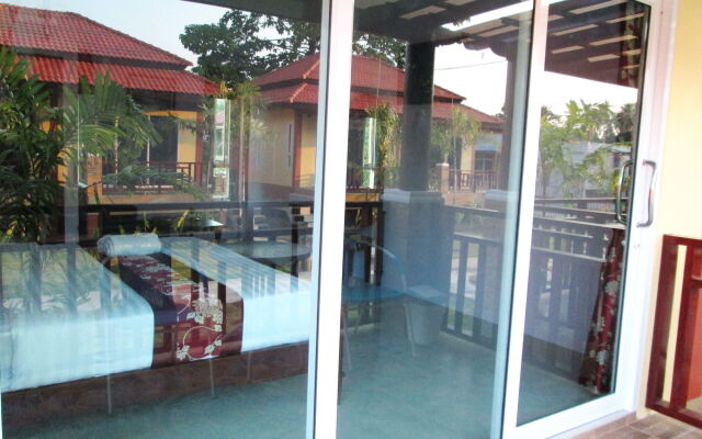 Lanta Riviera Villa Resort