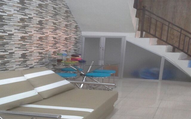 Villa Puncak Garuda