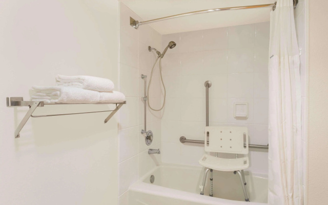 Crystal Inn Hotel & Suites