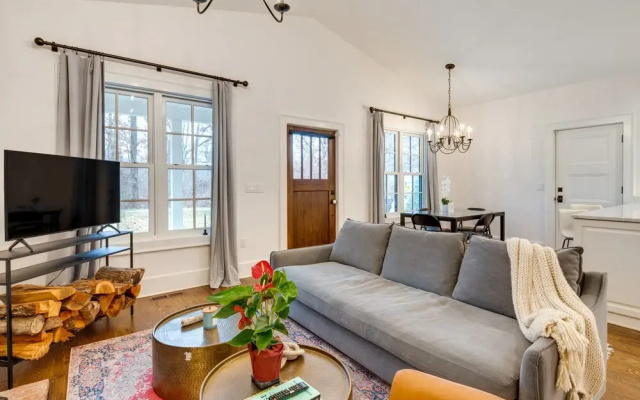 Candler Cottage w/ Mountain Views & Deck