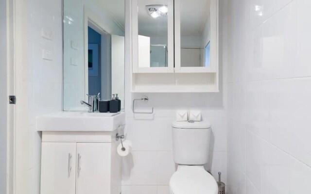 Sleek Contemporary Bondi Beachside Apartment
