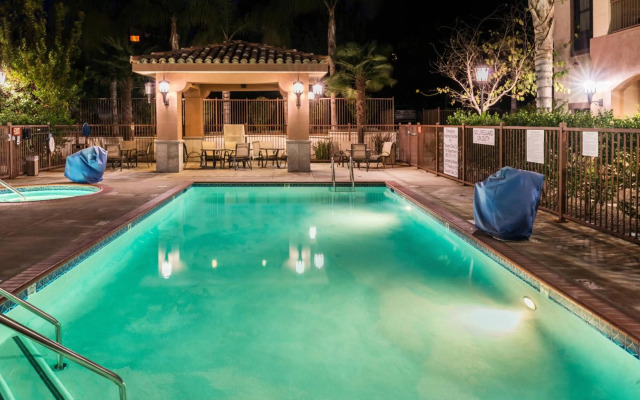 Courtyard Thousand Oaks Ventura County