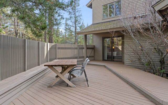 9 Cottonwood 3 Bedroom Home by RedAwning