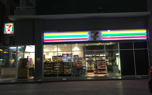 2775 sqf Sunset Luxury Condo