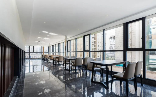 Western Royal Palace Hotel