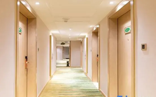 Vienna 3 Best Hotel (Huizhou Sandong High-speed Railway South Station Branch)