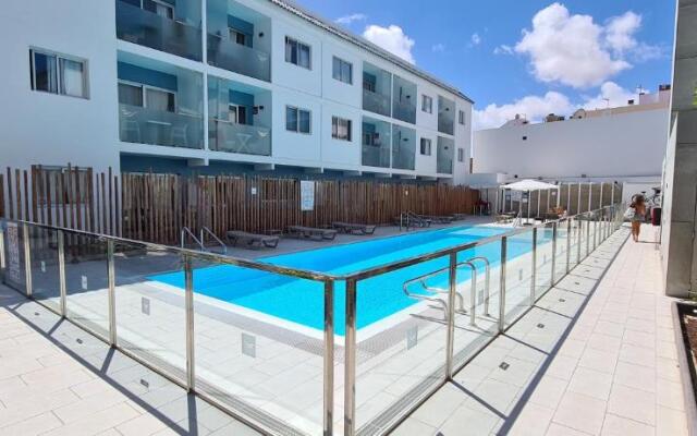 COOL Apartment NEAR Beach Pool & AC 1