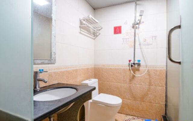 OYO Jiaotong Hotel (Xinyang Railway Station)