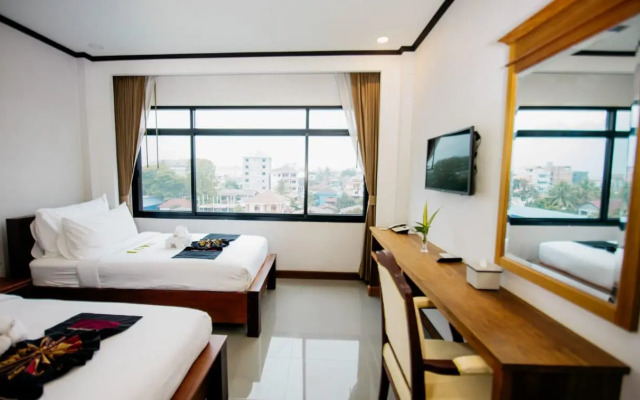 Sisombat Plaza Hotel