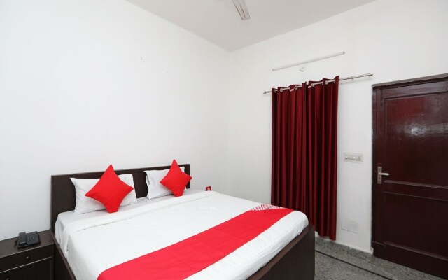 OYO 36700 Moonlight Residency
