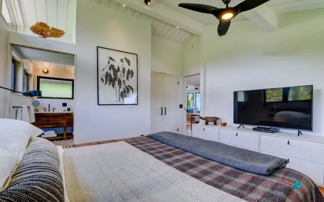 Haena Beach House 2 Bedroom Home by RedAwning
