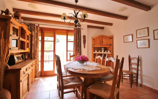 1055 Villa Cerrillo