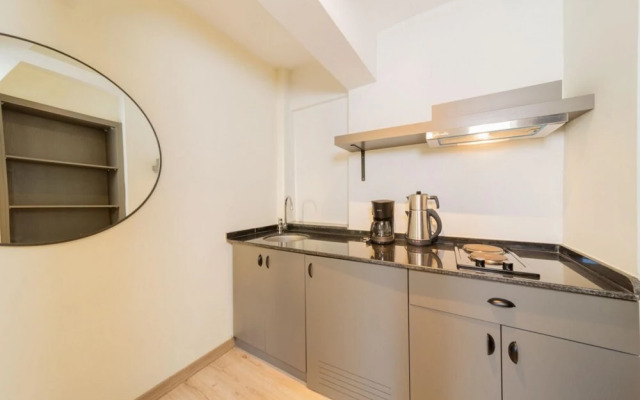 Pleasant Hotel Room Near Hadrian s Gate