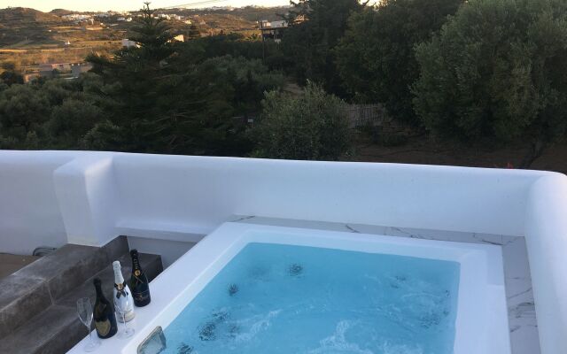 Ninemia Naxos