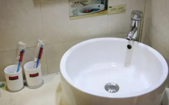 Joy Inn & Suites (Beijing Chongwenmen)