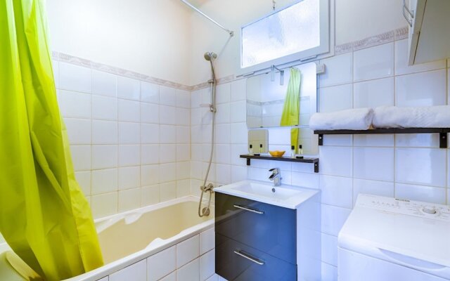 Prado - Velodrome : 2-bedroom Flat With Carpark